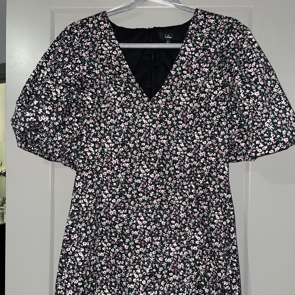 LULUS BLACK DITSY FLORAL KNEE LENGTH DRESS